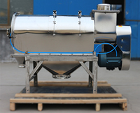 气旋筛利用的使气体的回旋将物料扑到筛网上，利用筛网孔径的大小从而实现物料的筛分。